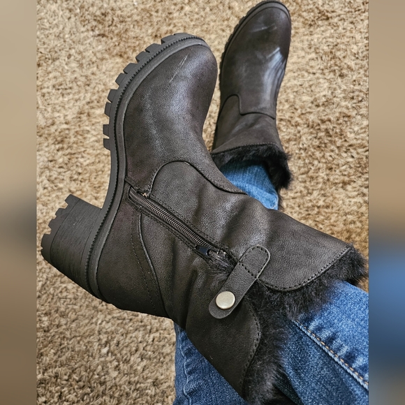 Booties with fur - Picture 2 of 2